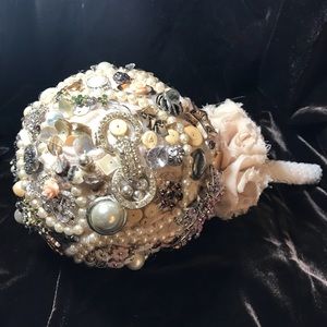 BRIDAL bouquet -Antique vintage brooch & jewelry